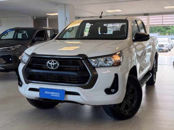 TOYOTA HILUX 2.8 D-4D TURBO DIESEL CD SR 4X4 AUTOMÁTICO TOYOTA HILUX 2.8 D-4D TURBO DIESEL CD SR 4X4 AUTOMÁTICO